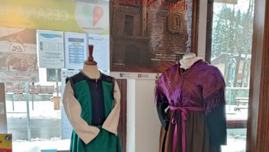 Ufficio del Turismo di Cesana Torinese mostra costumi tradizionali