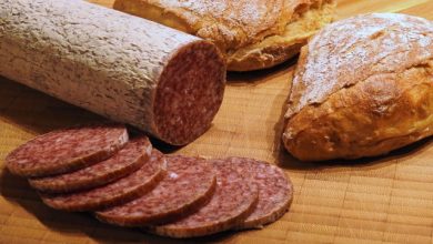 Il pane e il salame fatto in casa