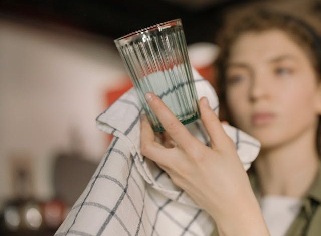 calcare sui bicchieri