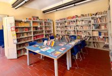 biblioteca di Cherasco interno con libri